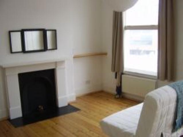 			NEW ON!, Studio Apartment, 1 bath, 1 reception Flat			 Kensal Road, LADBROKE GROVE W10